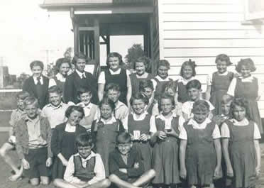 Image of Early students of St Peter's Caboolture